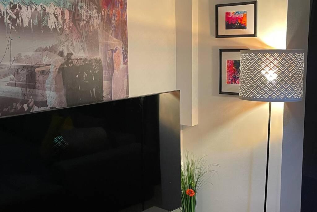 Apartment Happiness By Nicole Jutka, Visual Artist Olimp Exterior foto