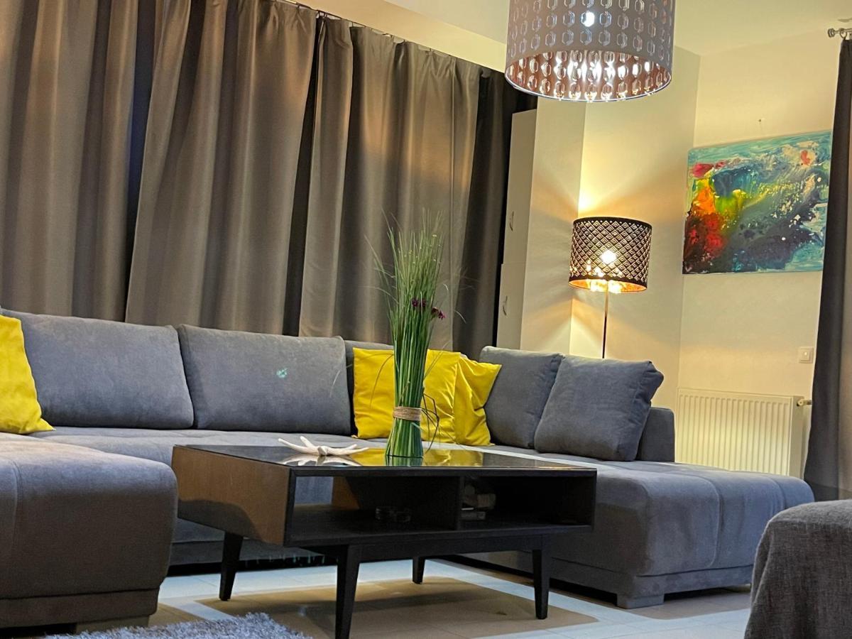 Apartment Happiness By Nicole Jutka, Visual Artist Olimp Exterior foto