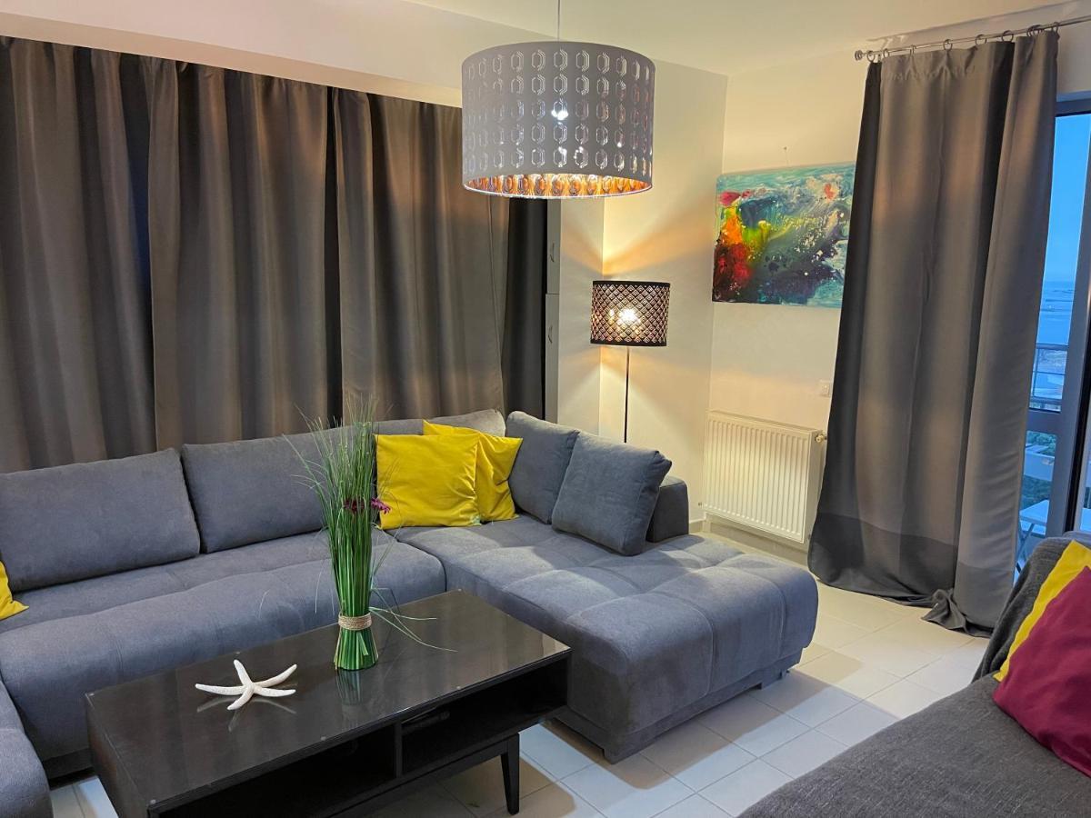 Apartment Happiness By Nicole Jutka, Visual Artist Olimp Exterior foto