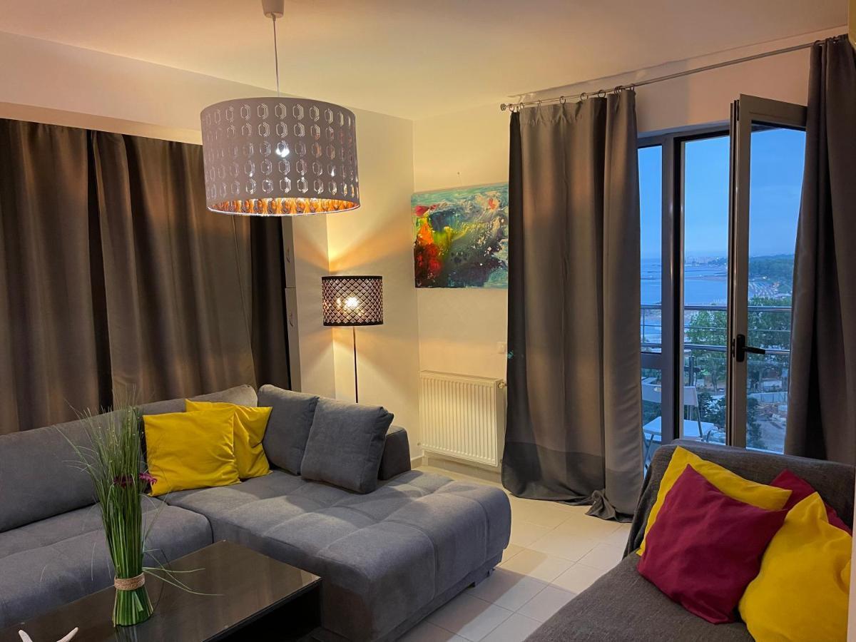 Apartment Happiness By Nicole Jutka, Visual Artist Olimp Exterior foto